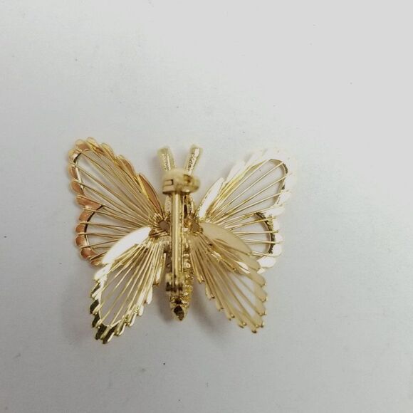 Vintage Little Gold Tone Butterfly Brooch, Wire Wings, Metal Lapel Pin, Estate - Picture 3 of 6